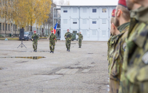 01_prineseni_statni_vlajky_na_slavnostni_nastup.jpg