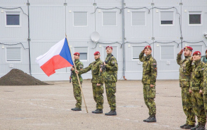 03_ceska_vlajka_v_sestave_nastoupene_jednotky_1._ruu_efp_bg_ltu.jpg