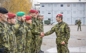 06_odmeneni_nekolika_prislusniku_ceskeho_kontingentu_za_prikladnou_praci.jpg