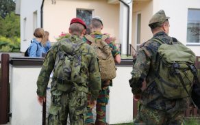 skupina_vojaku_efp_a_studentu_2.jpg
