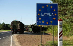 uz-militrajm-mcbm-namejs-2018-ierodas-ehijas-militr-tehnika_43493948894_o.jpg