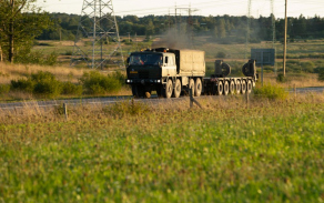uz-militrajm-mcbm-namejs-2018-ierodas-ehijas-militr-tehnika_44211629951_o.jpg